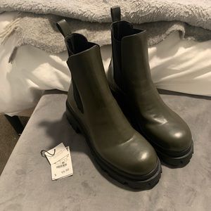 Zara Lig Sole Boots in Khaki Green 9 - brand new